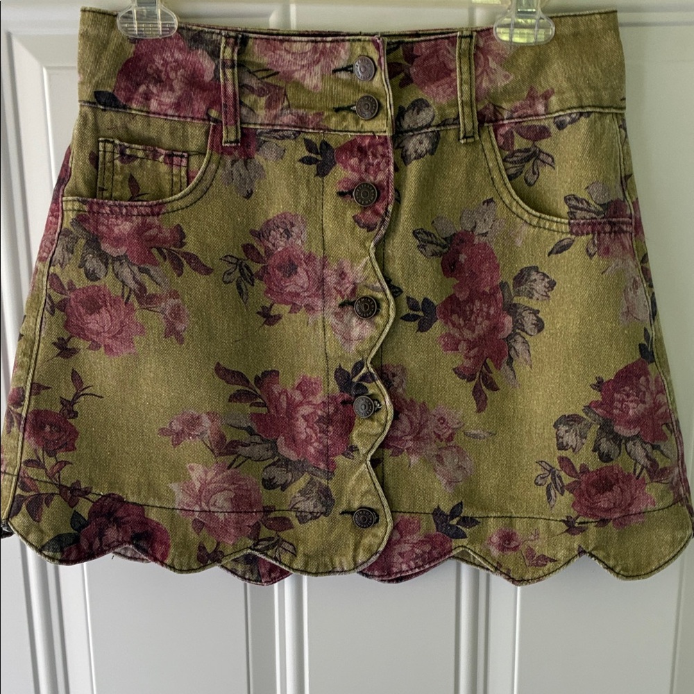 Vintage Floral Scallop Hem Button-Front Skirt - Olive with Rose Print